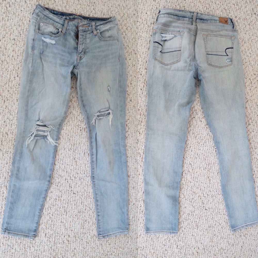 American Eagle Light Washed Ripped Jeans